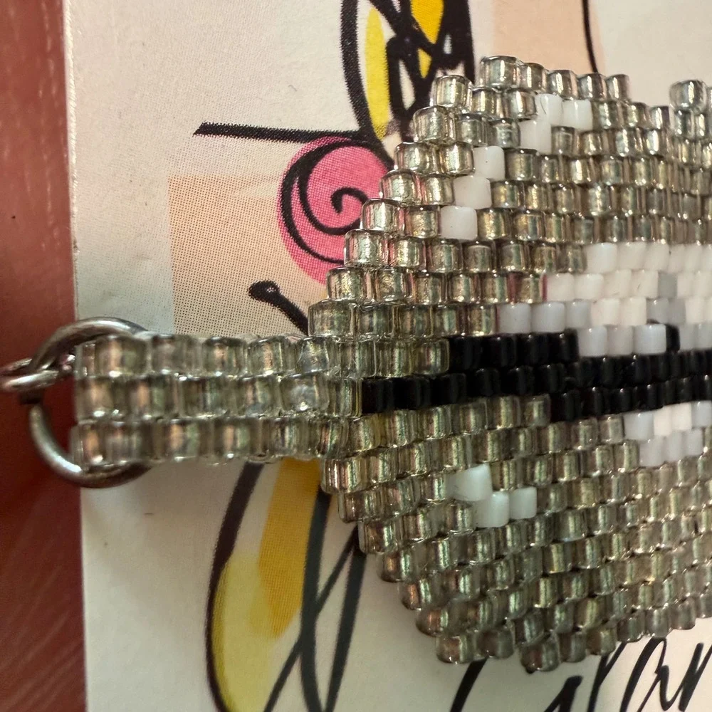 Glam by M Beaded Lip Bracelet Silver Tone Chain Rhinestone Charm Adjustable Twee